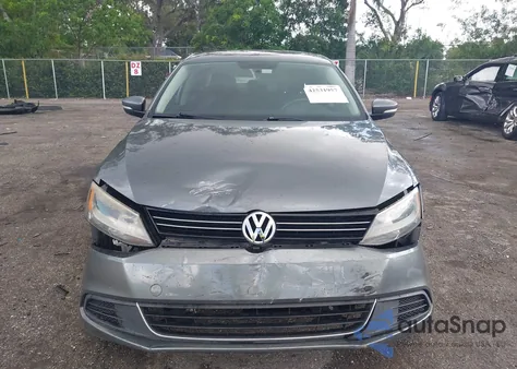 2014 Volkswagen Jetta 1.8T Se z USA, uszkodzony, nr VIN 3VWD07AJ9EM277085